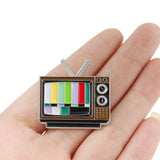 CLose-Up van de TV Toestel Testbeeld Vintage Emaille Pin