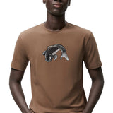 Karper Koi Vis XL Strijk Embleem Patch op een bruin t-shirt