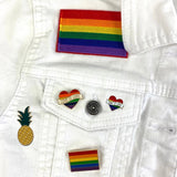 Ananas Emaille Pin samen met regenboog pins en patches