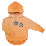 Twee maal de Ster Paillette Zilver Zwart Strijk Embleem Applicatie Patch op een oranje kleine hoodie