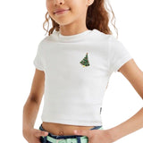 Kerstboom Christmas Tree Broche A op een wit t-shirtje