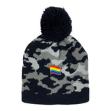 Rainbow Flag Regenboog Vlag LGBT Gay Pride Emaille Pin op een must met camouflage print