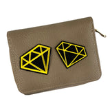 Diamant Strijk Embleem Patch Goudkleurig Zwart Samen met een kleinere variant op een beige portemonnee