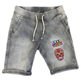 Sugar Skull Strijk Embleem Patch Roze samen met een good vibes strijk patch op een grijze korte broek