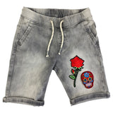 Sugar Skull Strijk Embleem Patch Rood samen met een rode roos strijk patch op een grijze korte broek