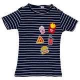 Milkshake Beker Rietje Strijk Embleem Patch samen met andere fastfood strijk patches op een gestreept T-Shirtje