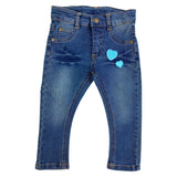 Hartje Strijk Embleem Patch Applicatie Blauw Medium samen met de iets kleinere variant op een klein spijkerbroekje