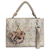 Sleutelhanger Pluche Hart Luipaard Print Tas Hanger Beige Bruin aan een champagne gekleurde handtas