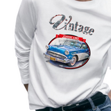 Auto Vintage Classic Cars Since 1950 New York Strijk Applicatie op een wit t-shirt, bij deze foto is de onderste tekst van de applicatie weggelaten