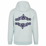 twee maal de op de rugzijde van een lichtblauwe hoodie