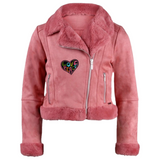 Hart Love Peace Tekst Flower Power Strijk Embleem Patch op een roze jas