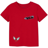  Hart Hartje Met vleugels Strijk Embleem Patch samen met een formule 1 raceauto op een rood t-shirtje