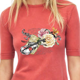 Viool Rozen Vintage Strijk Applicatie op een rood oranje t-shirt