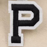 Zwarte Alfabet Letter P Met Witte Rand Strijk Patch