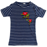 Rood Roze Rozentak Strijk Embleem Patch op een blauw met wit gestreept T-Shirt