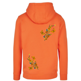 Twee maal de Vlinder Strijk Embleem Patch Oranje Geel samen met een oranje gele bloemen tak op de rugzijde van een oranje hoodie