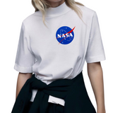 Nasa Embleem Tekst Strijk Applicatie op een wit t-shirt