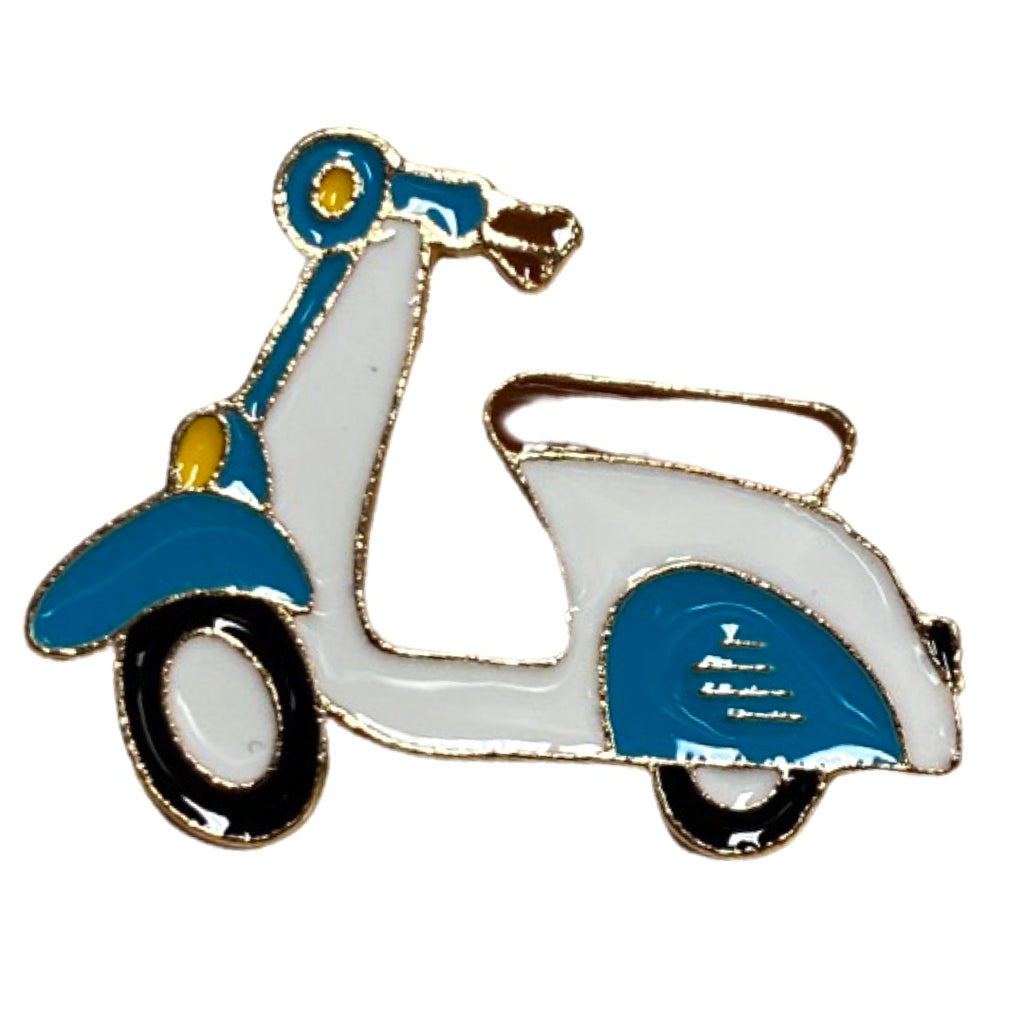 Scooter Emaille Pin Blau Weiß Retro