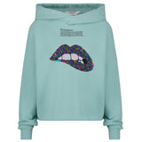 Mond Bijt Op Lip Pailletten Strijk Embleem Patch op een groen blauwe sweater