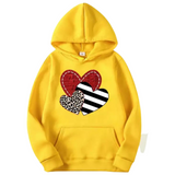 Hart Harten Love Strijk Applicatie op een gele hoodie