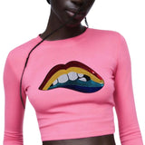 Mond Bijt Op Lip Pailletten Strijk Embleem Patch Regenboog op een roze longsleeve