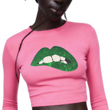 Mond Bijt Op Lip Pailletten Strijk Embleem Patch Groen op een roze longsleeve