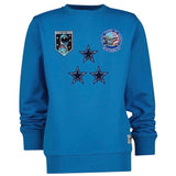 Astronaut United States Of America Tekst Space Shuttle Strijk Embleem Patch samen met drie blauwe ster en een space explorer strijk patch op een blauwe sweater