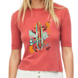 Surfing California Tekst Strijk Applicatie op een rood shirt