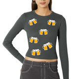 zes maal de Bier Bierglas Bierpull Schuimkraag Full Color Strijk Applicatie Small op een grijs groene longsleeve