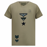 Army Military Airforce Strijk Embleem Patch Set op een legergroen t-shirt