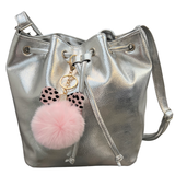 Sleutelhanger Pom Strik Strass Tas Keychain Roze aan een zilverkleurige tas