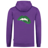 Mond Bijt Op Lip Pailletten Strijk Embleem Patch Groen op de achterzijde van een paarse hoodie