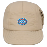 Oog Boeddha Oog Fatima Strijk Embleem Patch op een beige muts met klep