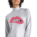 Mond Bijt Op Lip Pailletten Strijk Embleem Patch Licht Roze op een zilverkleurige longsleeve