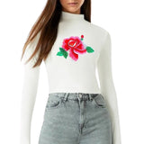 Pioen Roos Bloem XL Strijk Embleem Patch op een witte longsleeve