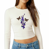 Bloesem Bloemen Tak Vlinder Strijk Patch Set Paars op een witte longsleeve