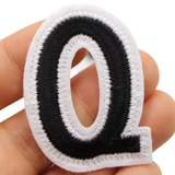 Alfabet Strijk Embleem Letter Q Patch Zwart Wit