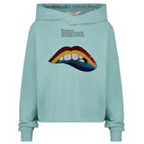 Mond Bijt Op Lip Pailletten Strijk Embleem Patch Regenboog op een blauw groene sweater