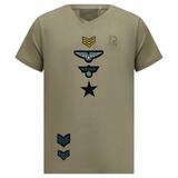 Military Rang Embleem Strijk Patch Strepen Goud samen met allemaal military strijk patches op een legergroen t-shirt